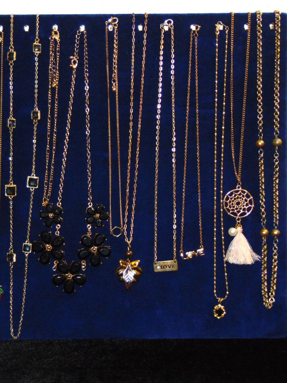 Vintage & Modern Assorted Gold Tone Necklace lot- very nice!